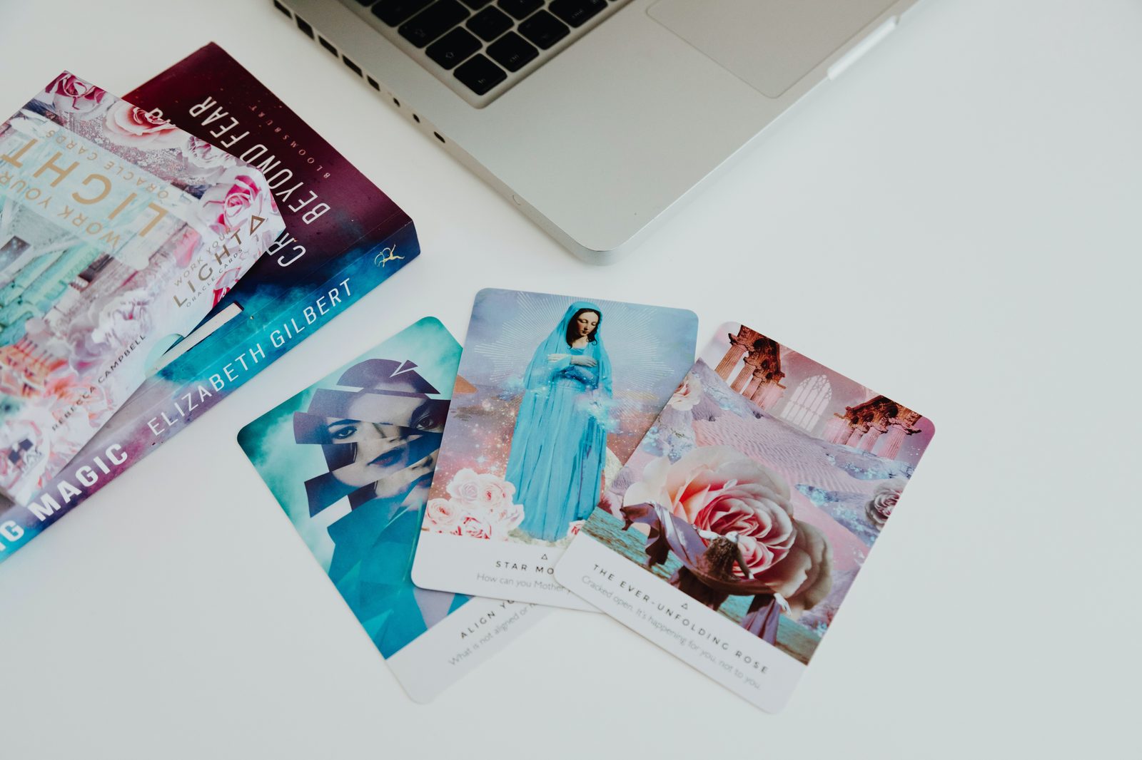 Oracle Cards, Pendulum & Tea Leaf